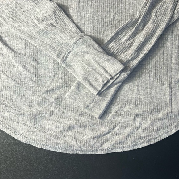 Live Love Dream Light Thermal Gray Long Sleeve Scoop Bottom Size XS - Picture 2 of 7